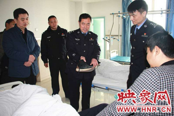 看望慰問執(zhí)勤中受傷的交警一中隊協(xié)警黃龍江