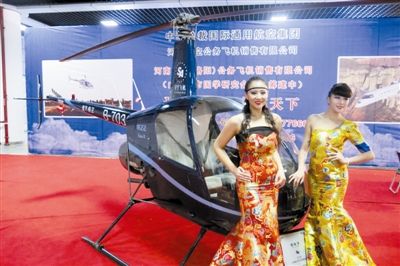 美女固然誘人，但更誘人的恐怕還是直升機