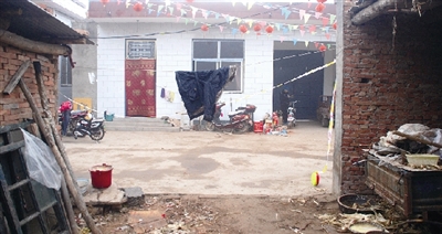 辦喜事扯的彩條還沒有褪色，這個農(nóng)家小院就發(fā)生了慘案。