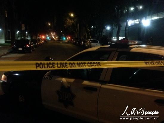 縱火案件發(fā)生在1月1日晚9時(shí)25分，舊金山當(dāng)?shù)鼐胶拖绬T幾分鐘內(nèi)趕到事故現(xiàn)場，并迅速撲滅了火情。記者1日晚趕到現(xiàn)場時(shí)，領(lǐng)館正門所在區(qū)域已經(jīng)被警察封鎖。