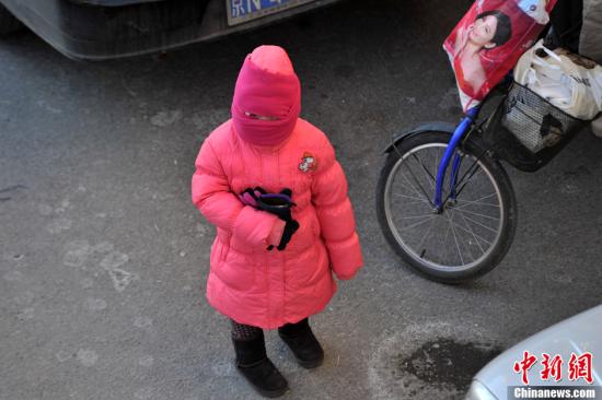 　12月23日，京城迎來(lái)今年入冬以來(lái)最冷的時(shí)刻。受今年以來(lái)最強(qiáng)冷空氣影響，京城迎來(lái)入冬以來(lái)幅度最大的