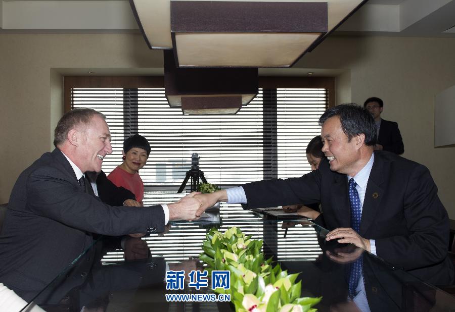 4月26日，國家文物局副局長宋新潮代表中方向法國有關(guān)方面負責(zé)人表示感謝。當日，法國皮諾家族在北京宣布