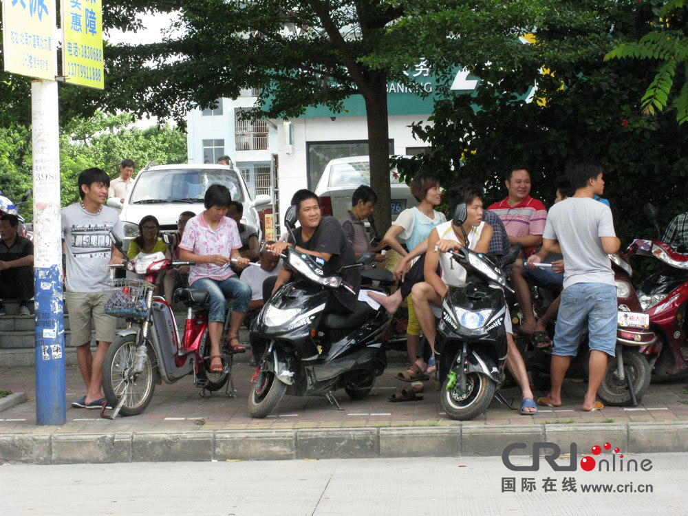 2013年07月10日，廣西壯族自治區(qū)北海市，依然有很多外地人聽信謠言不肯離去。圖片來源：飛影/CF