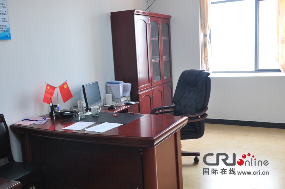 2013年10月21日，長沙云蓋村欠債千萬新建的豪華村部樓。