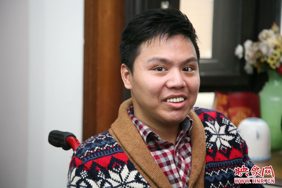 練完歌后，海龍害羞的朝著記者笑了下，說自己發(fā)揮的不好。