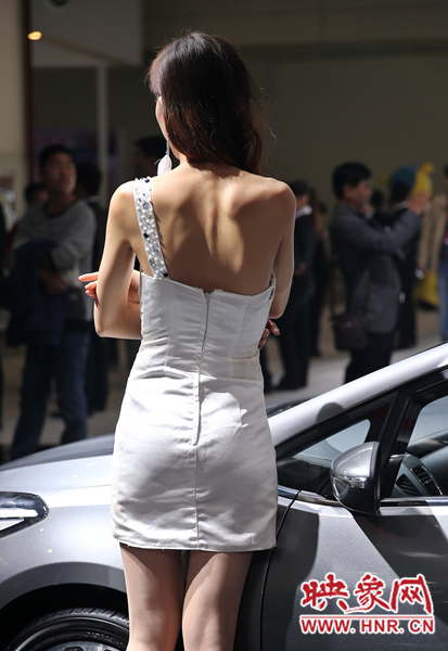 雖然進入深秋，車模依然“輕裝”上場。