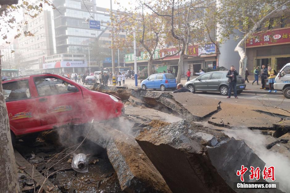 中石化黃濰輸油管線破裂起火原油泄漏致多人死亡