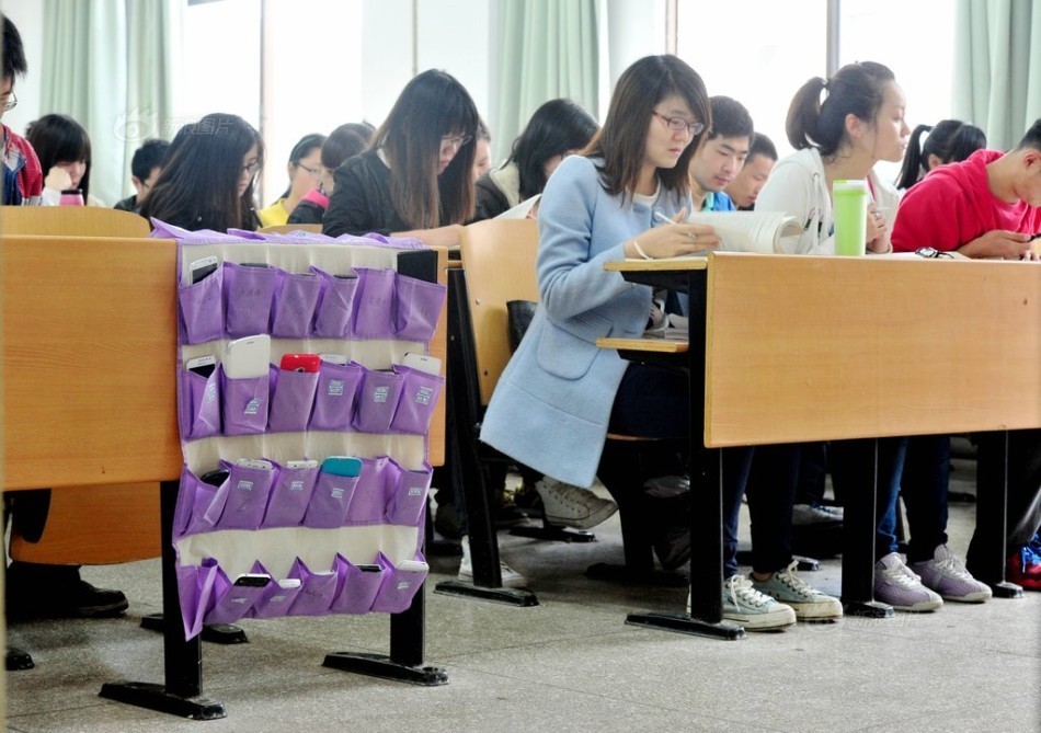 河南洛陽一大學(xué)學(xué)生課前自覺上交手機