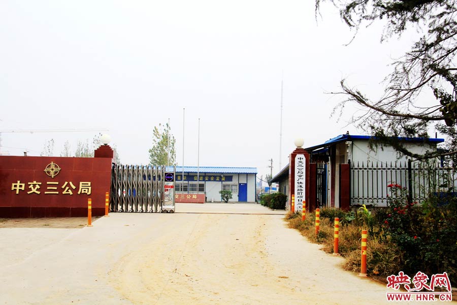 鄭州市京廣快速路南段三工區(qū)項(xiàng)目部還未撤離。