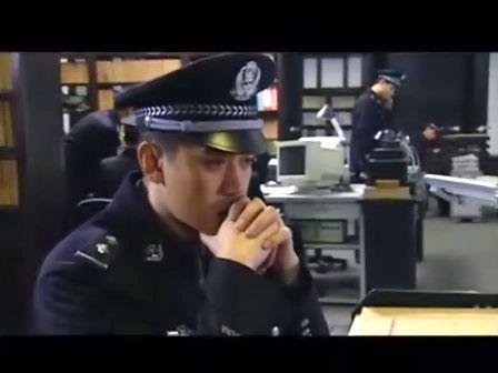 王學(xué)兵在《絕對(duì)控制》中扮演緝毒警察薛冰。