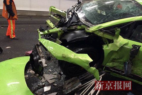 一輛蘭博基尼與一輛法拉利發(fā)生事故，現(xiàn)場狀況慘烈