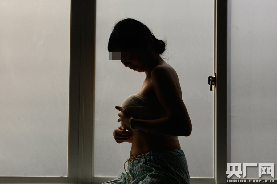 將挑戰(zhàn)國內(nèi)最大的600cc隆胸假體，誓要成為“中國最胸辣媽”。