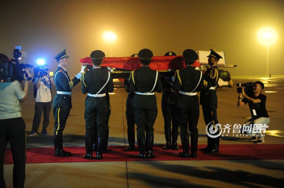 張楠烈士靈柩回國迎接儀式現(xiàn)場