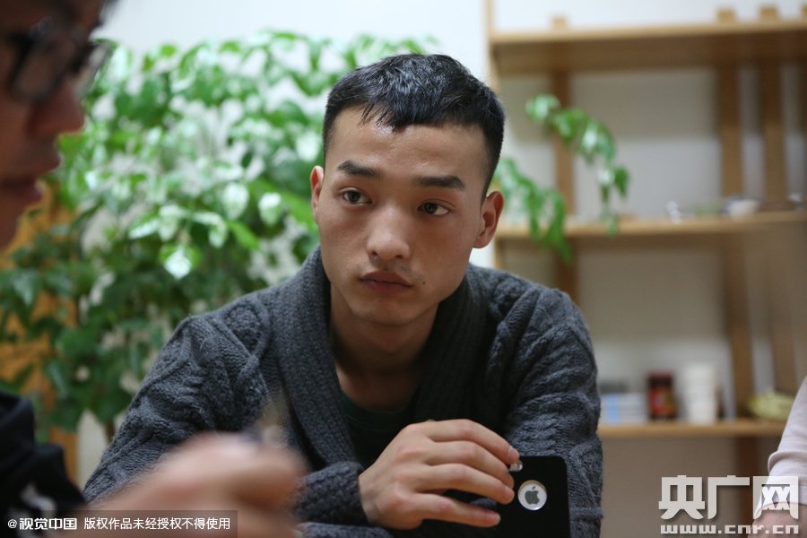 網(wǎng)絡(luò)紅人葉良辰現(xiàn)身浙江臺州，接受記者的專訪。