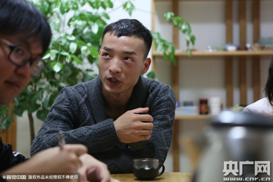 網(wǎng)絡(luò)紅人葉良辰現(xiàn)身浙江臺州，接受記者的專訪。