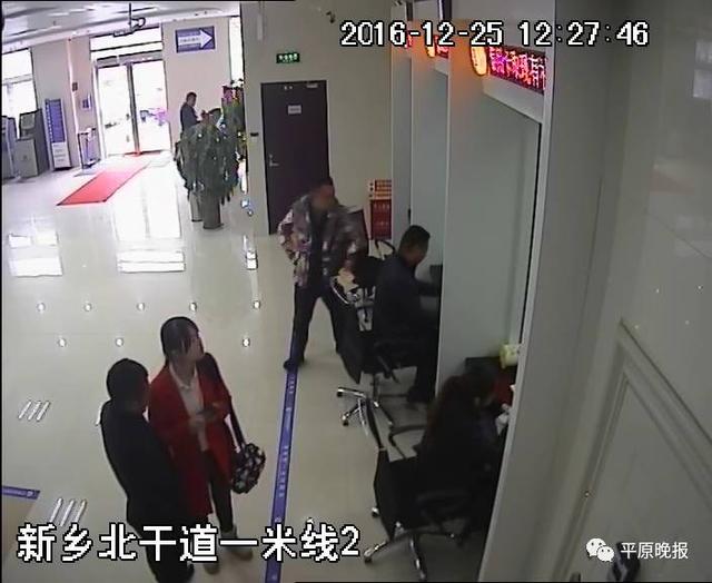 女子身陷傳銷(xiāo)被挾持去取錢(qián) 取號(hào)紙上寫(xiě)“救命”