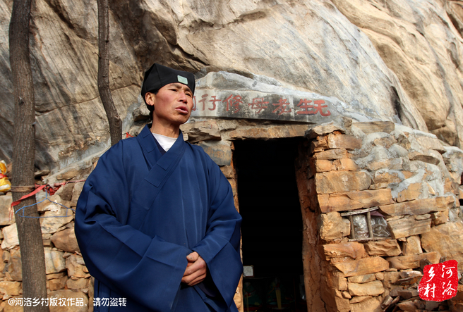 在這個山洞住多久，他沒有時間表，他說要看自己的內(nèi)心，修行夠了就離開，如果需要繼續(xù)修行，就從這里“安老病死