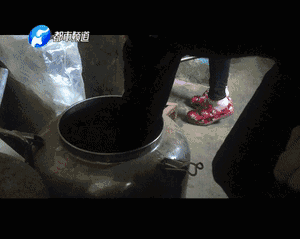 數(shù)以噸計的假名酒流向市場 記者臥底揭利益黑幕