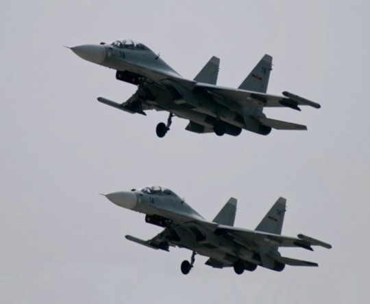 資料圖：解放軍蘇-30戰(zhàn)機編隊飛行。