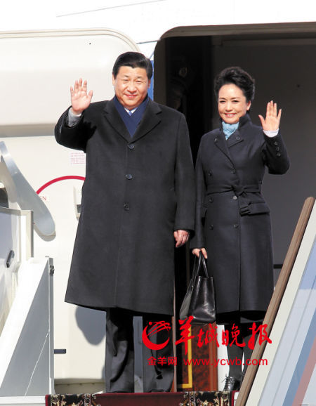 國家主席習近平首次出訪俄羅斯，夫人彭麗媛陪同。