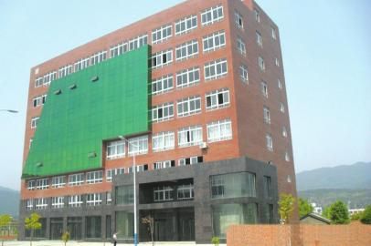 主體已完工的社區(qū)服務(wù)中心。