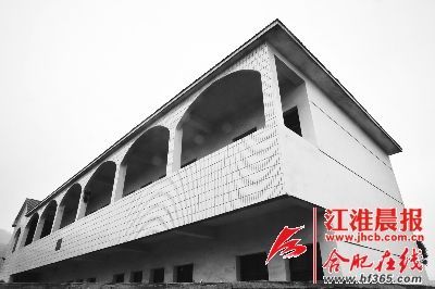 事發(fā)小學(xué)。晨報(bào)記者 高博 攝