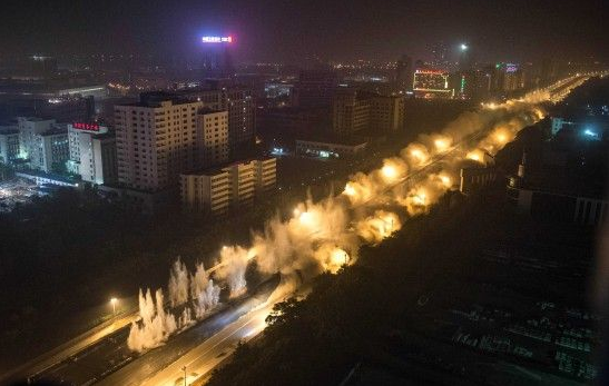 沌陽高架爆破瞬間。