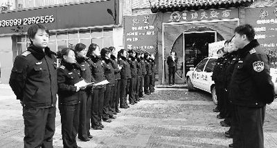 “列隊(duì)執(zhí)法”。