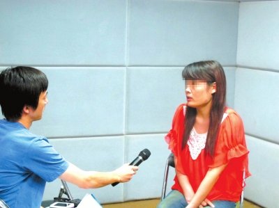 醫(yī)藥代表王慧在接受媒體采訪。記者 袁國(guó)禮/攝