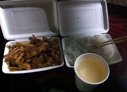 45元的盒飯,三菜一湯。