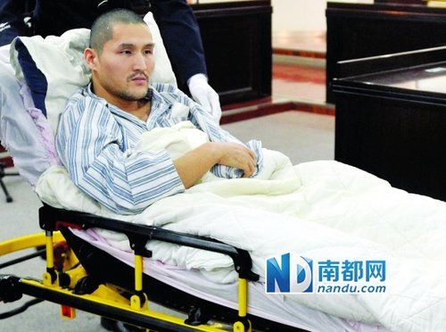 被告人冀中星在法庭上。