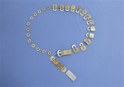 1號墓出土的蹀躞金玉帶。