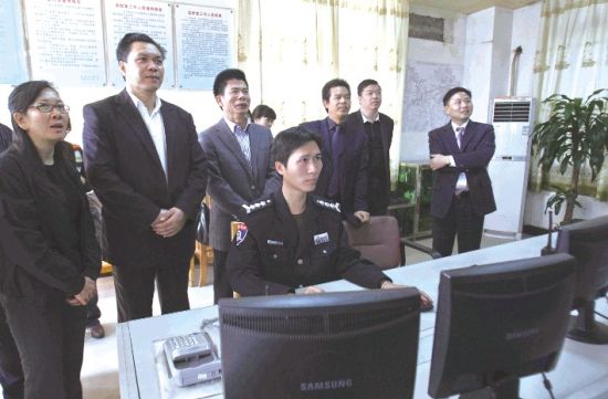 國家民政部農(nóng)村社區(qū)驗(yàn)收評估組對南海區(qū)農(nóng)村社區(qū)建設(shè)進(jìn)行檢查驗(yàn)收。