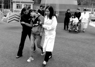 朝陽公園開展大型游樂設(shè)施應(yīng)急演練。