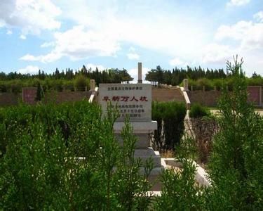 網(wǎng)絡(luò)曝光遼寧阜新“萬(wàn)人坑”遺址遭到嚴(yán)重破壞，出現(xiàn)紀(jì)念碑損壞、館內(nèi)沒(méi)照明、遺骨散失等問(wèn)題