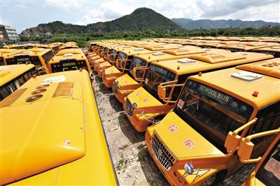 8月28日，浙江溫嶺，擱置農(nóng)村近1年的校車。