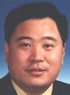 【盤點】“紅色通緝令”嫌犯在國外如何揮霍？