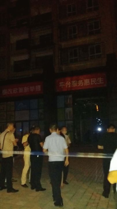 事故現(xiàn)場(chǎng)警方已經(jīng)拉起警戒線(xiàn)