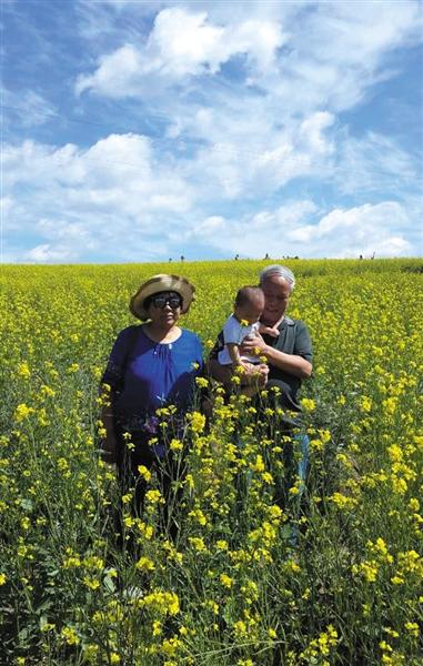 事故之前，老兩口的合影，李春同說(shuō)，老兩口一輩子很少一起照相。家屬供圖