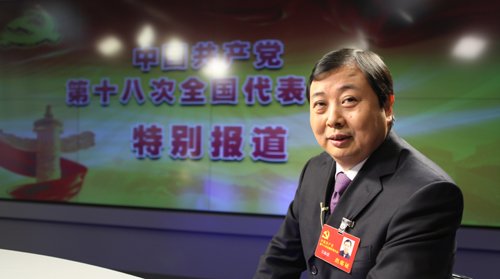 十八大代表，江蘇省江陰市華西村黨委書(shū)記、華西集團(tuán)董事長(zhǎng)吳協(xié)恩