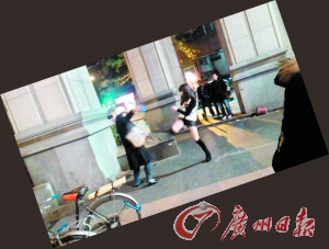 “保時(shí)捷女孩”踢腿救人。