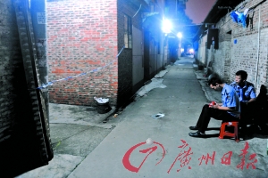 事發(fā)出租屋前拉起了警戒線，警方正在現(xiàn)場(chǎng)調(diào)查。記者陳楓攝