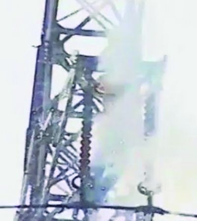 不幸觸電著火。