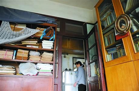 老人生活簡樸，平時有保姆照顧