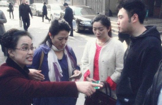 丈母娘從小張的存折中取了20000元，鑒定存折真假