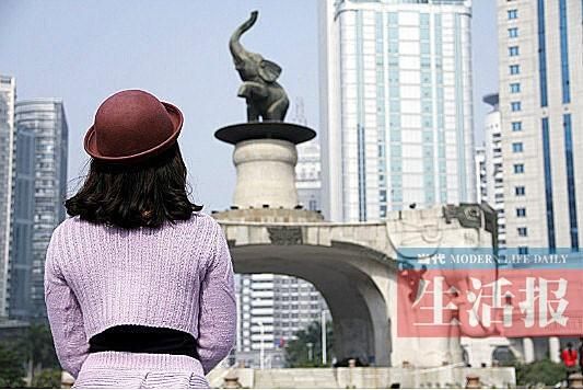 “背影女神” 她會(huì)為誰(shuí)轉(zhuǎn)身