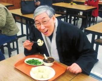 吳頌今到慶豐包子鋪找靈感。