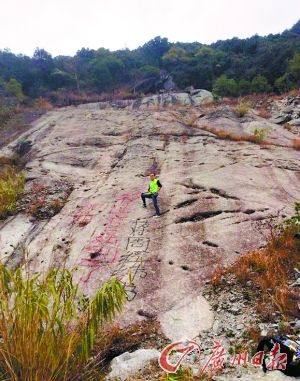 “蔣周經(jīng)緯”上傳的涂鴉圖。加油轉(zhuǎn)過彎就到了蔣周經(jīng)緯書。網(wǎng)絡(luò)截圖