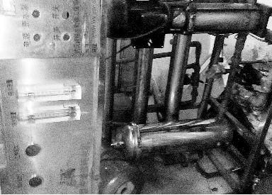 水站成販假重災(zāi)區(qū) 漢陽某無證水廠使用的破舊設(shè)備。