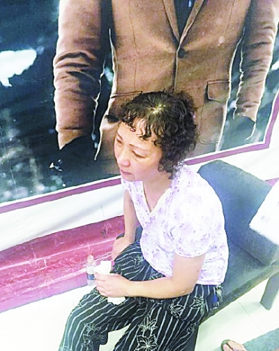 遇難女子家屬很悲傷。